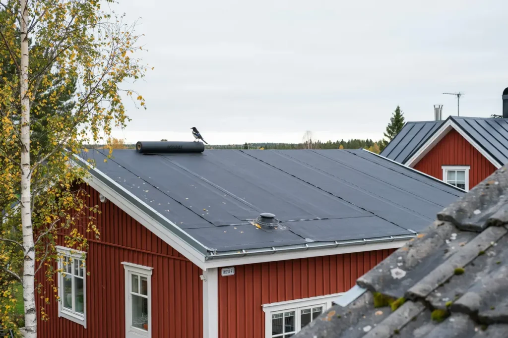 t tskiktsbyte och fallspackling av l glutande papptak i vagnh rad trosa